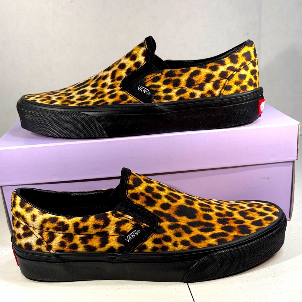 NWT Vans Classic Slip-Ons in Wild Leopard Print Women’s 7.5